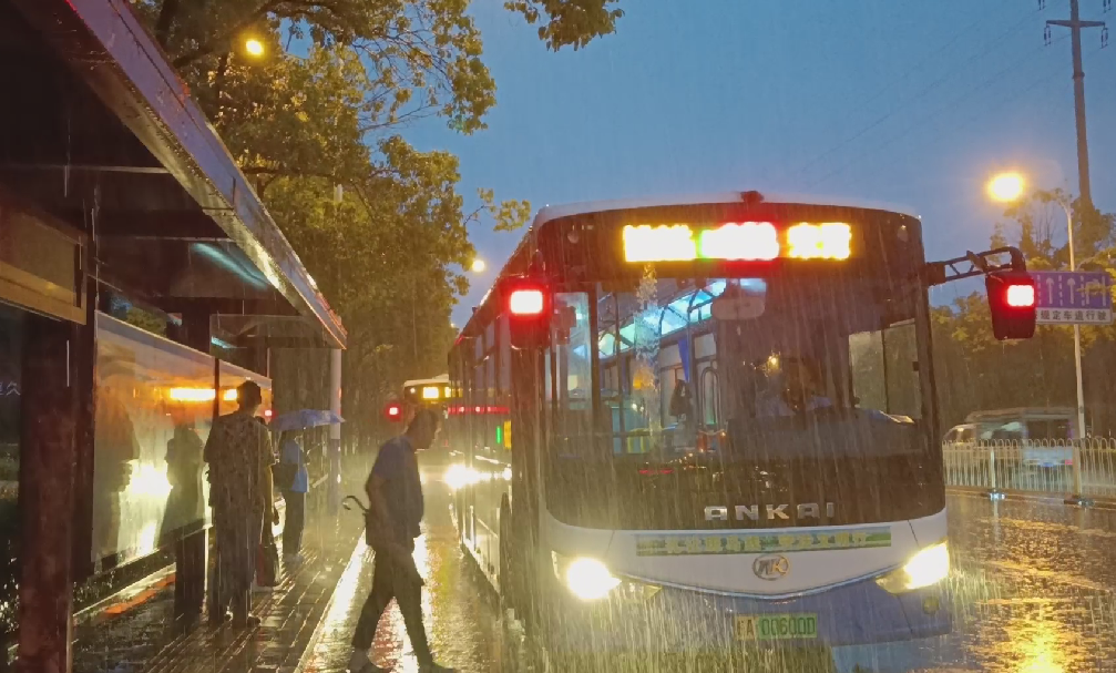 7.4应对暴雨挑战.png